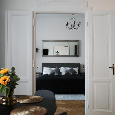 Apartment Dusni Superior ปราก ภายนอก รูปภาพ